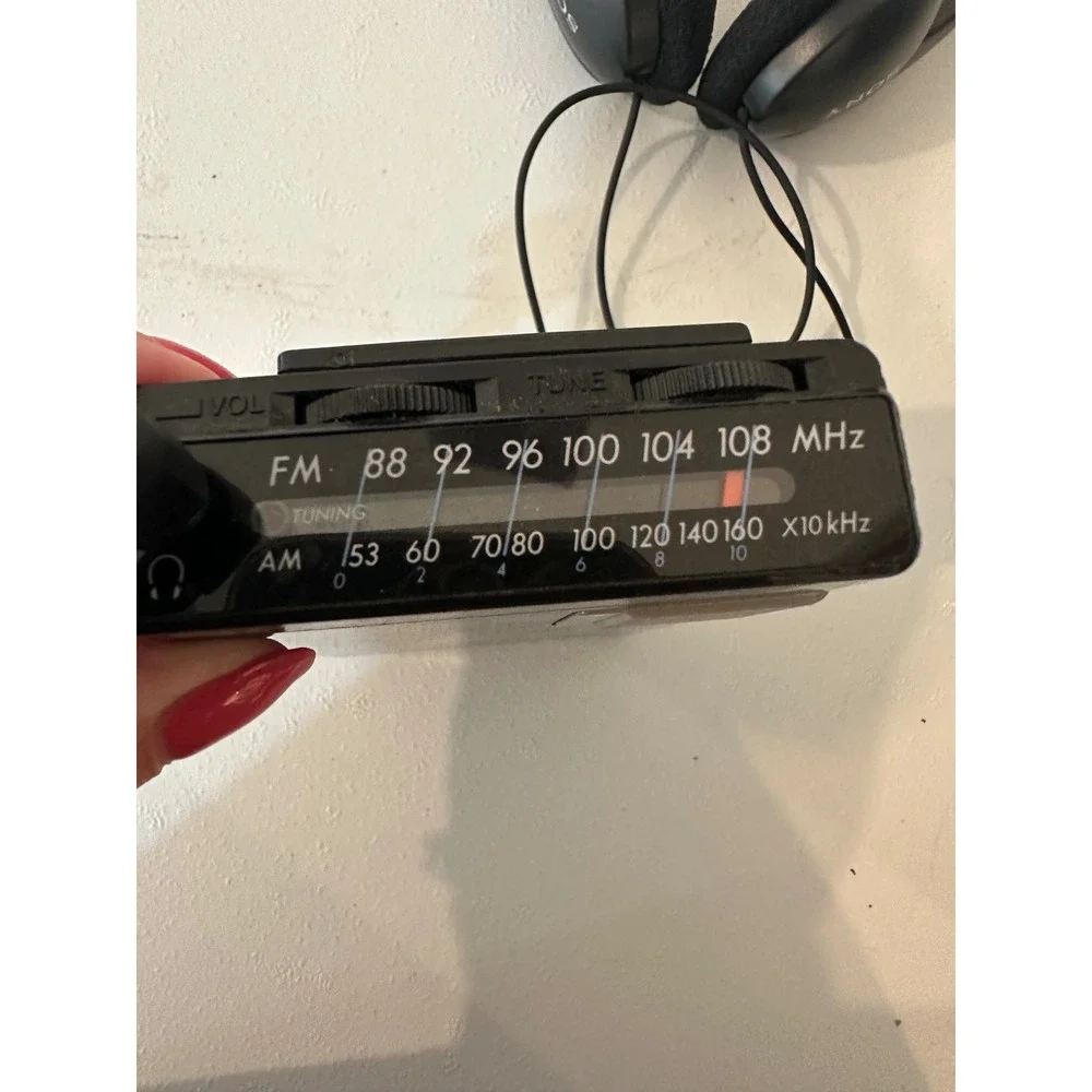 Sony SRF-21W FM AM Walkman Portable Radio Black with Sony MDR-A101 Headphones